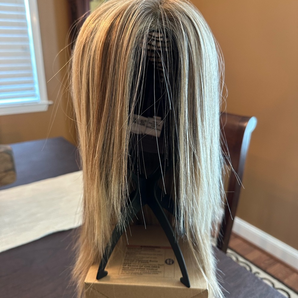 Well Played Wig by Raquel Welch (HF) Shaded Sand RL 16/21SS - Picture 4 of 12